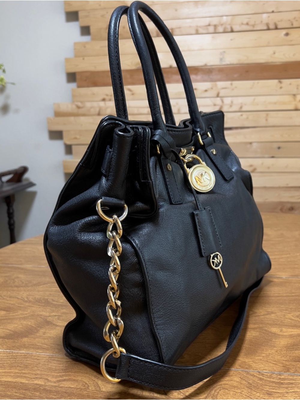 Michael Kors Hamilton Black Leather Goldtone Hardware Large Luggage Shoulder Bag - Picture 3 of 12